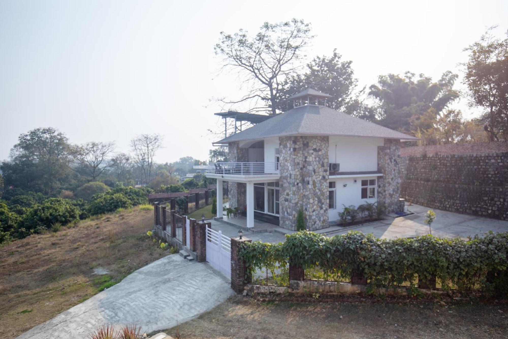 Lazy Fox Hideout - Panoramic View Cottage เดห์ราดุน ภายนอก รูปภาพ