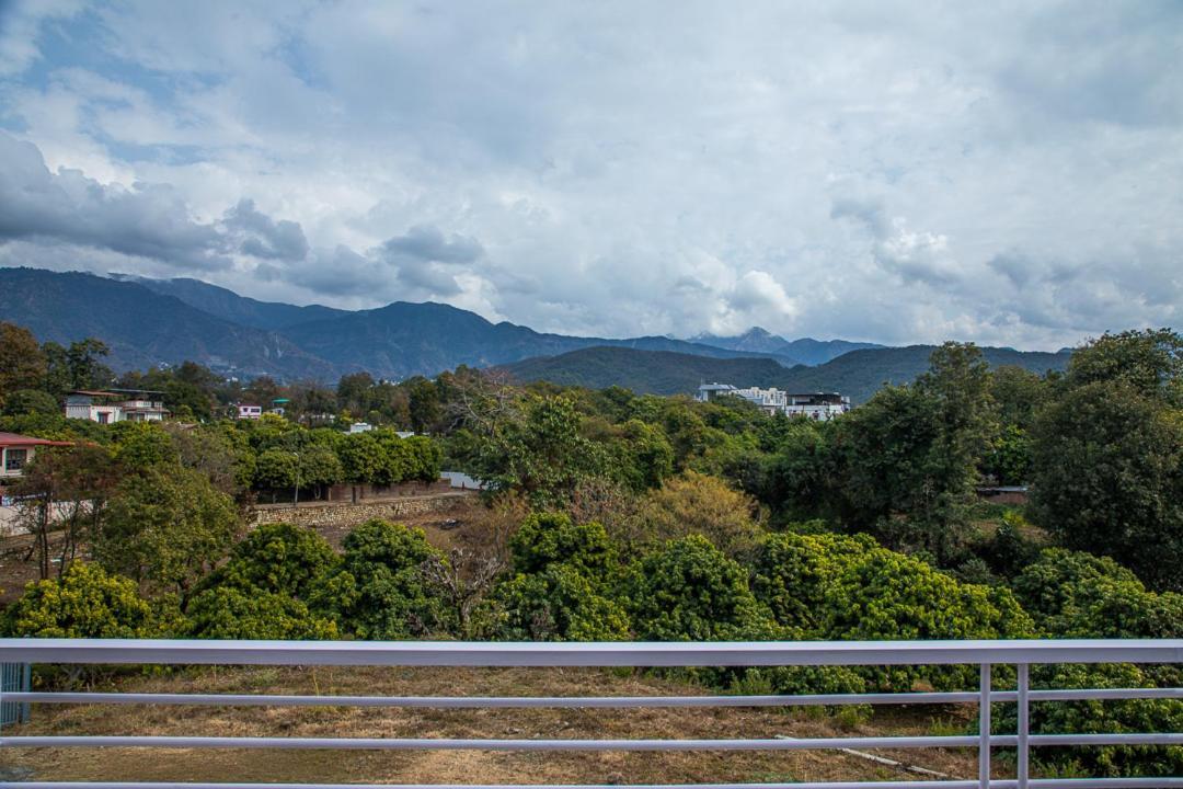 Lazy Fox Hideout - Panoramic View Cottage เดห์ราดุน ภายนอก รูปภาพ