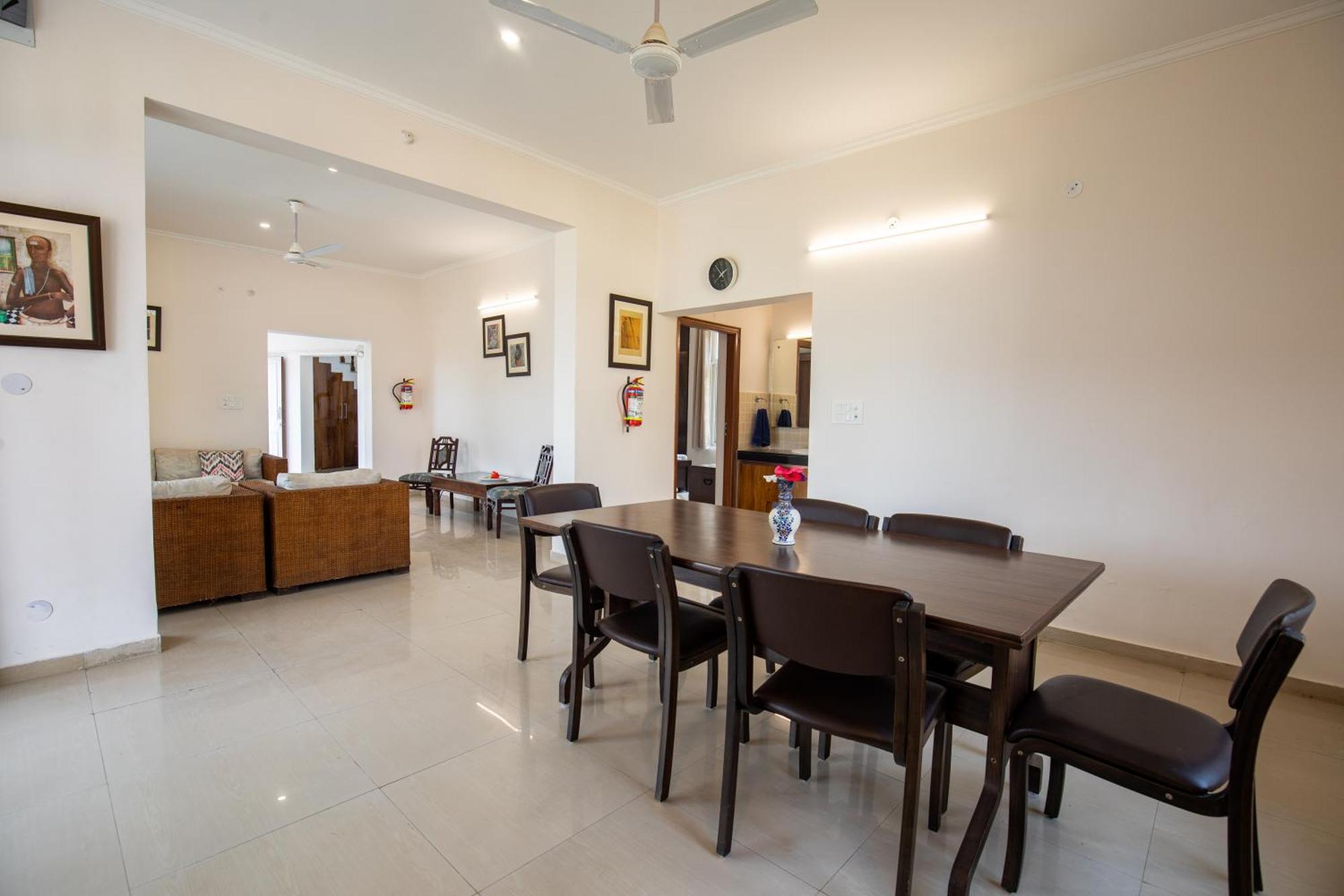 Lazy Fox Hideout - Panoramic View Cottage เดห์ราดุน ภายนอก รูปภาพ