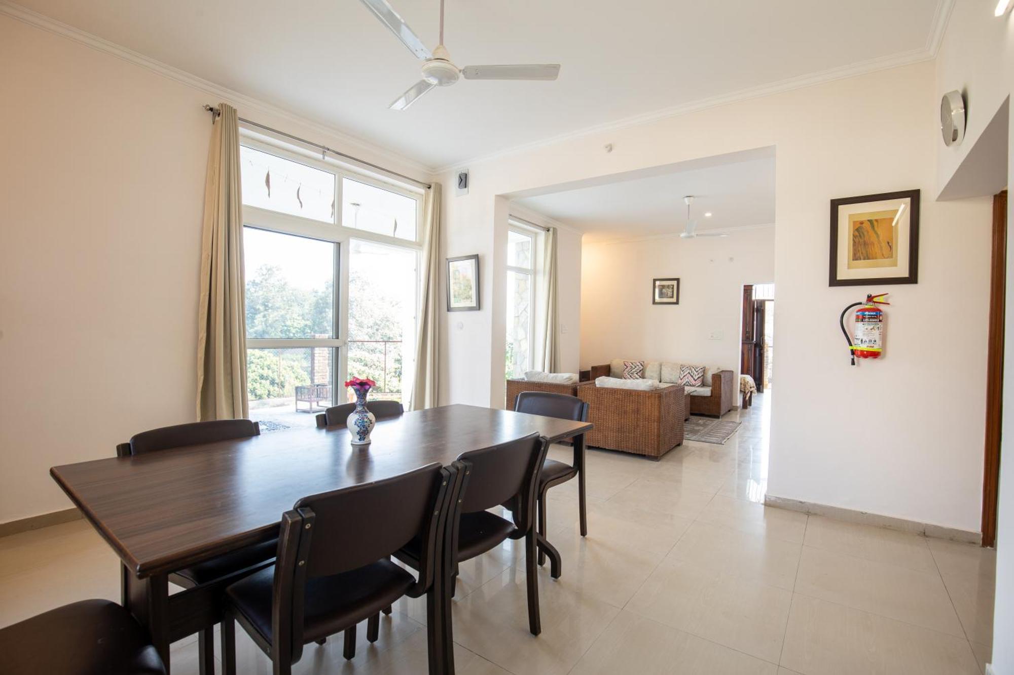 Lazy Fox Hideout - Panoramic View Cottage เดห์ราดุน ภายนอก รูปภาพ