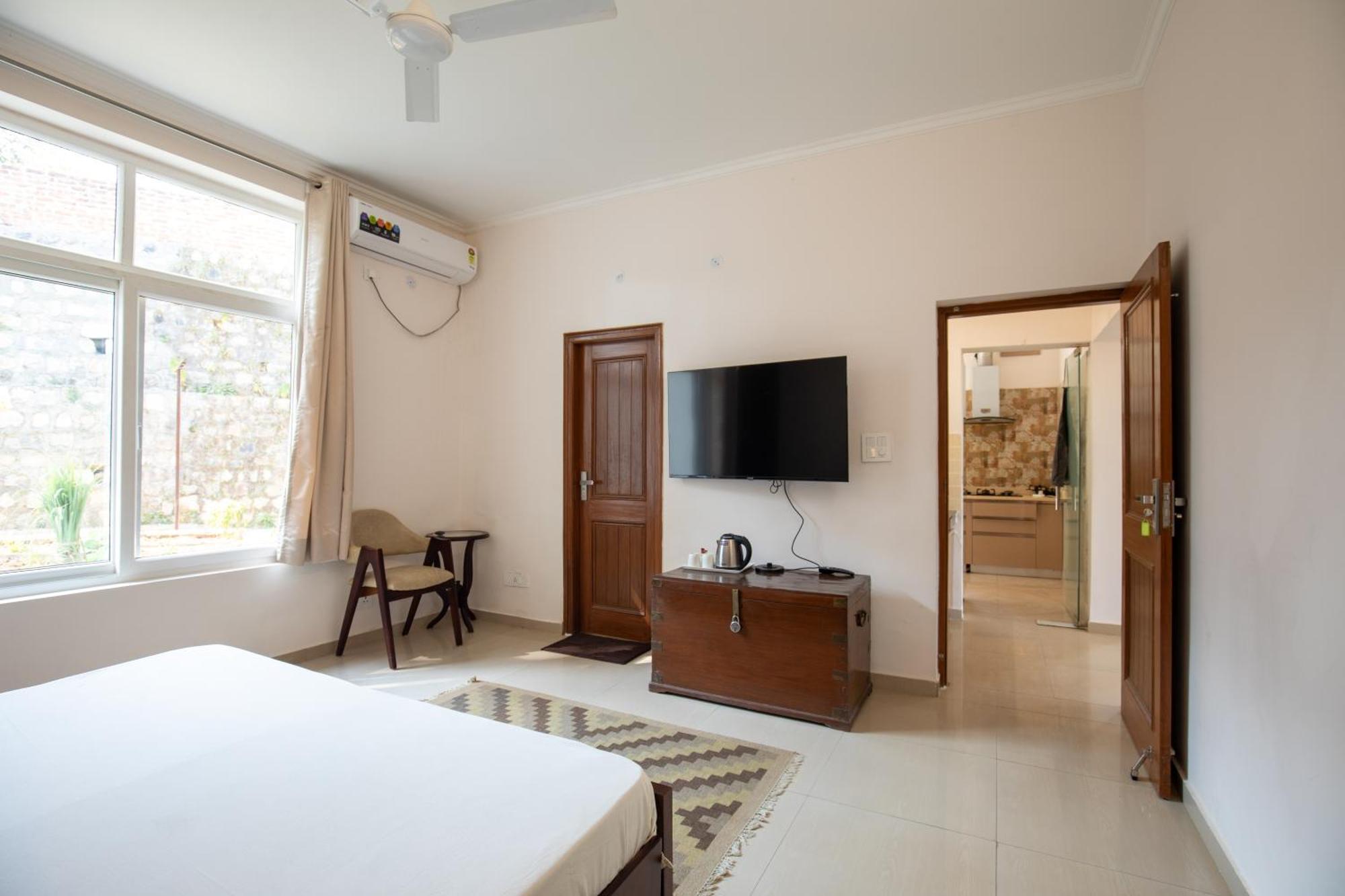 Lazy Fox Hideout - Panoramic View Cottage เดห์ราดุน ภายนอก รูปภาพ
