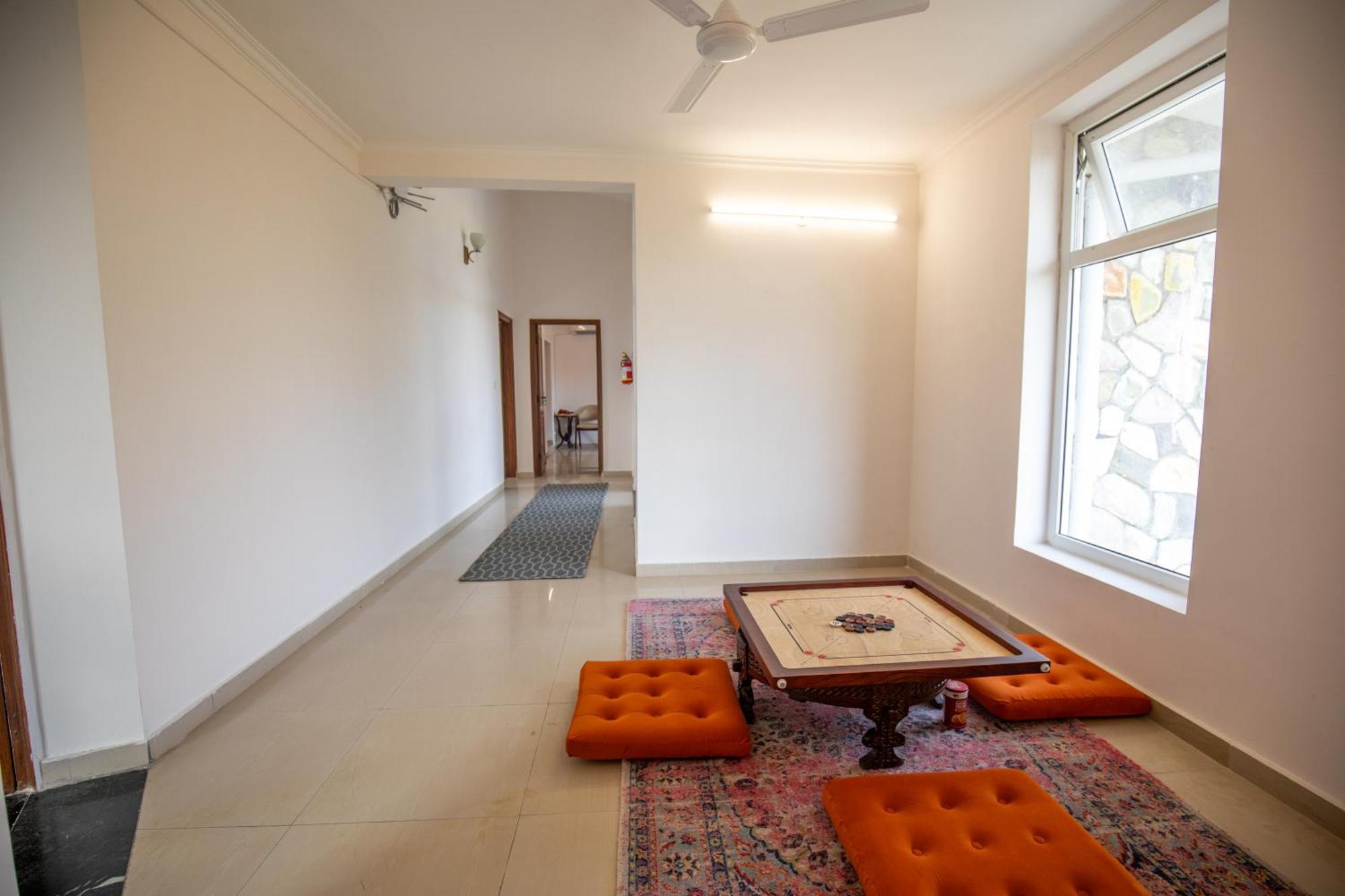 Lazy Fox Hideout - Panoramic View Cottage เดห์ราดุน ภายนอก รูปภาพ