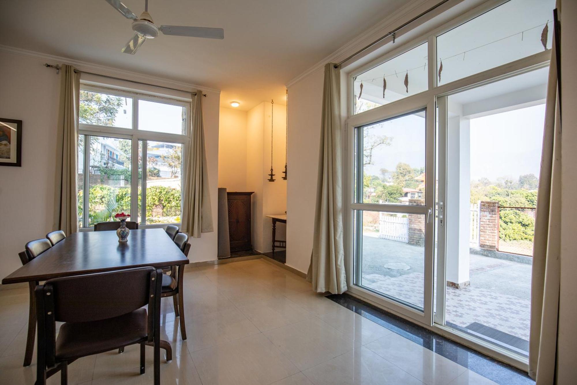 Lazy Fox Hideout - Panoramic View Cottage เดห์ราดุน ภายนอก รูปภาพ
